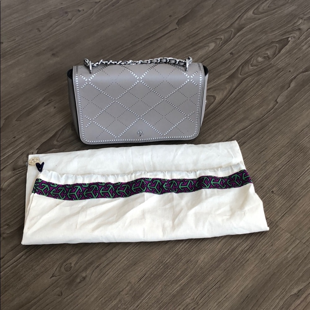 TORY BURCH ROBINSON ADJUSTABLE SHOULDER BAG - Picture 8 of 8